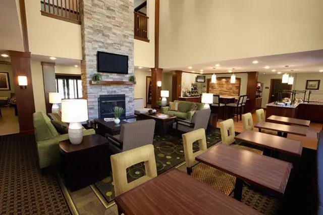 Staybridge Suites Rochester Commerce DR NW