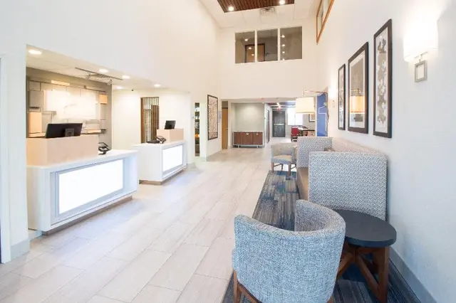 Holiday Inn Express and Suites Worthington