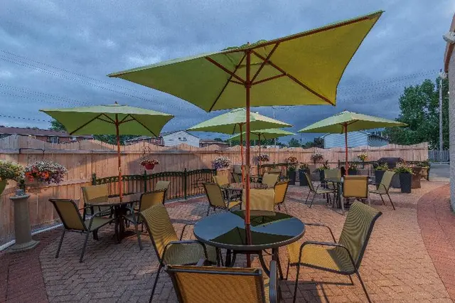 Holiday Inn Express and Suites Belleville