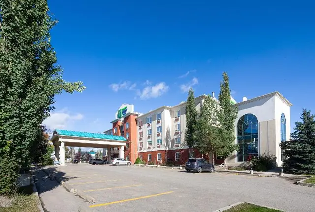 Holiday Inn Express and Suites Edson