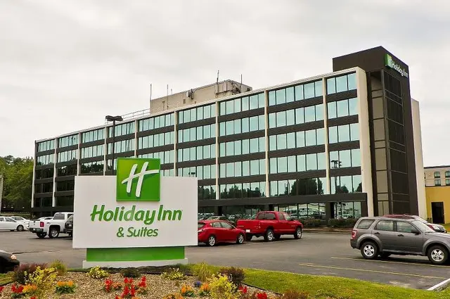 Holiday Inn & Suites Charleston West By IHG