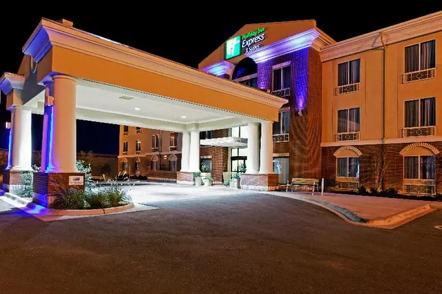 Holiday Inn Express and Suites Ozona