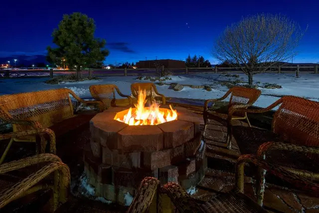 Holiday Inn Express and Suites Raton