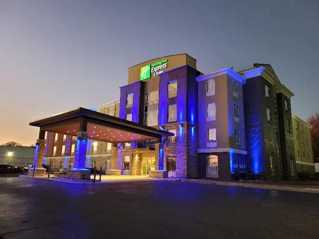 Holiday Inn Express & Suites Starkville By IHG