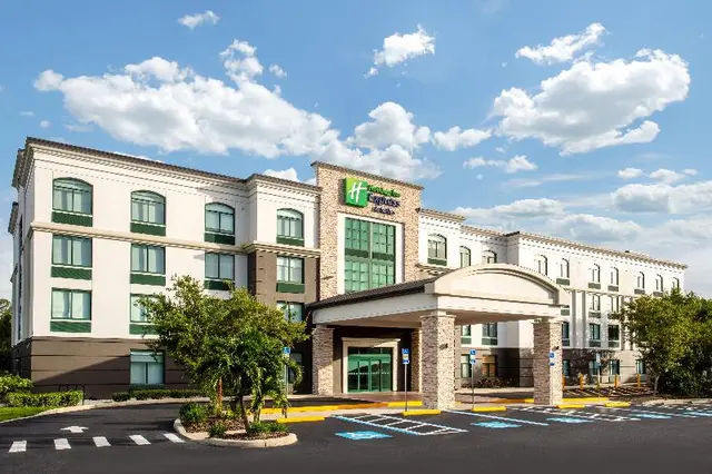 Holiday Inn Express and Suites Bradenton East Lake