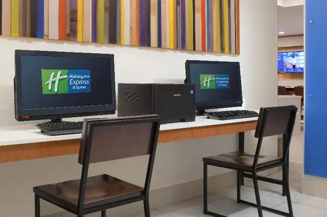 Holiday Inn Express and Suites Camden