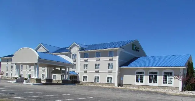 Holiday Inn Express and Suites Cadillac