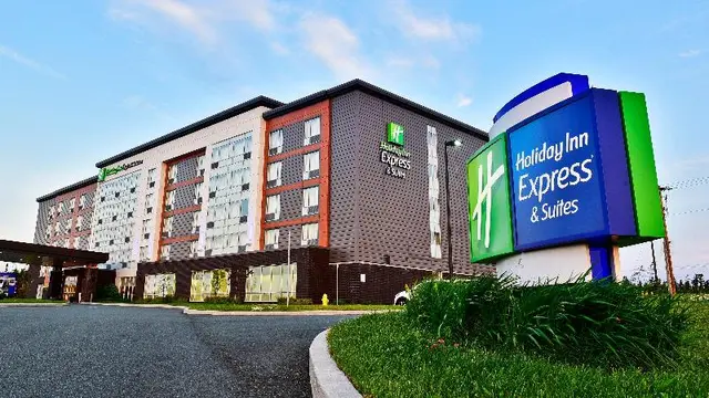 Holiday Inn Express and Suites St John s Airport