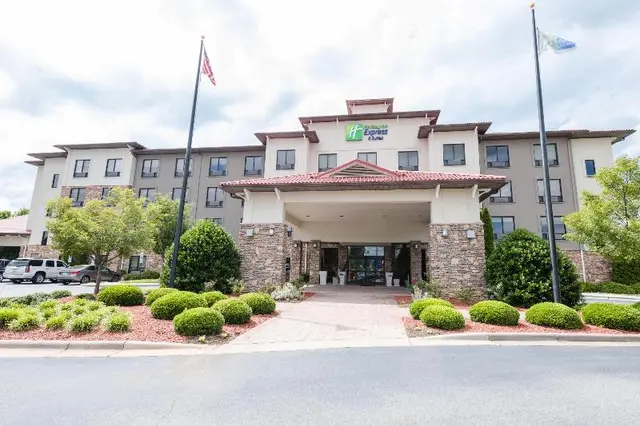 Holiday Inn Express Suites Lexington NwVineyard