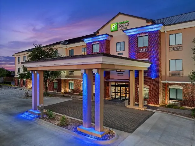 Holiday Inn Express and Suites Midland Loop 250