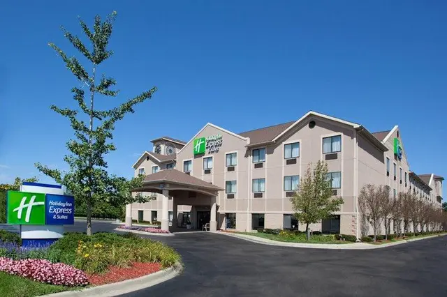 Holiday Inn Express and Suites Belleville Airport