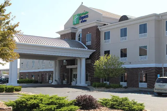 Holiday Inn Express & Suites Sedalia By IHG