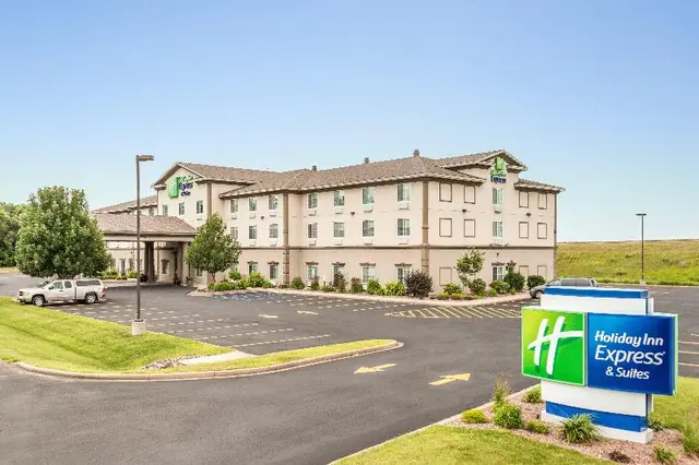 Holiday Inn Express and Suites Eau Claire North