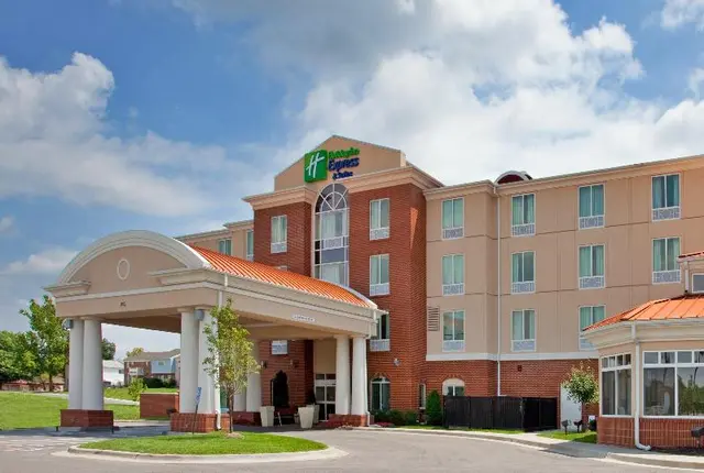 Holiday Inn Express Suites Kansas City-Grandview