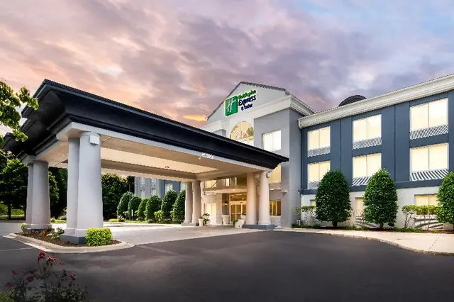 Holiday Inn Express and Suites Sylva Western Carol