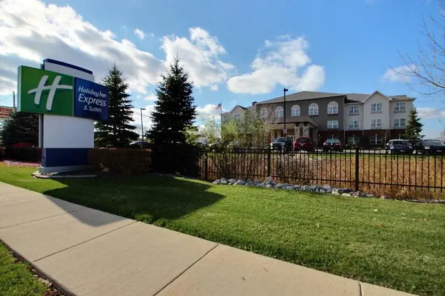 Holiday Inn Express & Suites Milwaukee Airport IHG