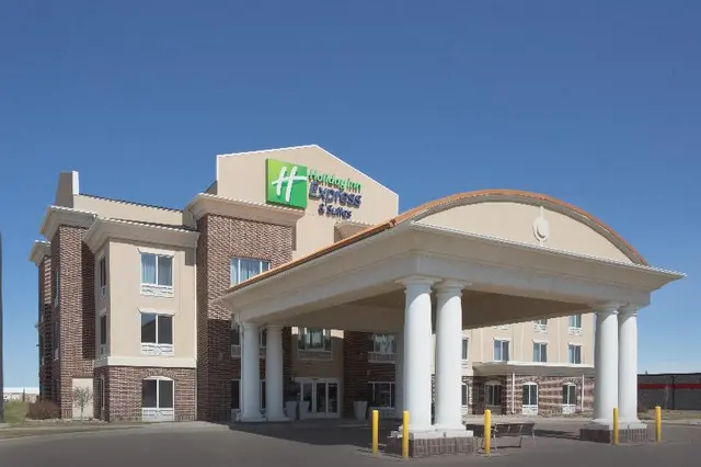 Holiday Inn Express & Suites Minot