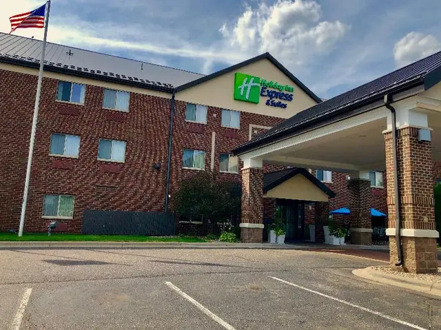 Holiday Inn Express and Suites St. Paul Woodbury