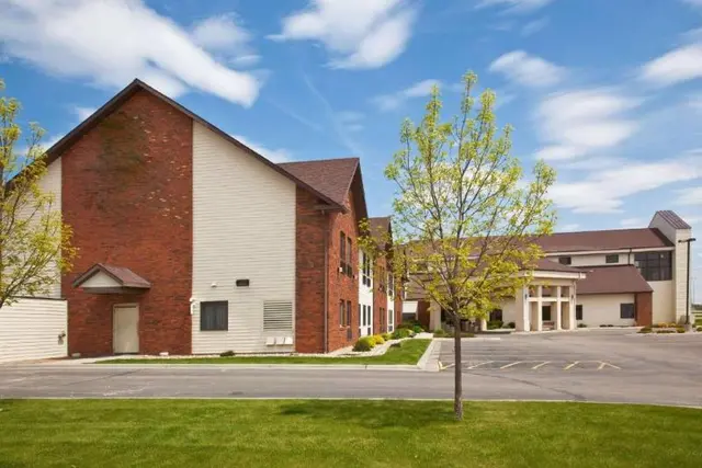 Best Western Watertown Inn And Suites 