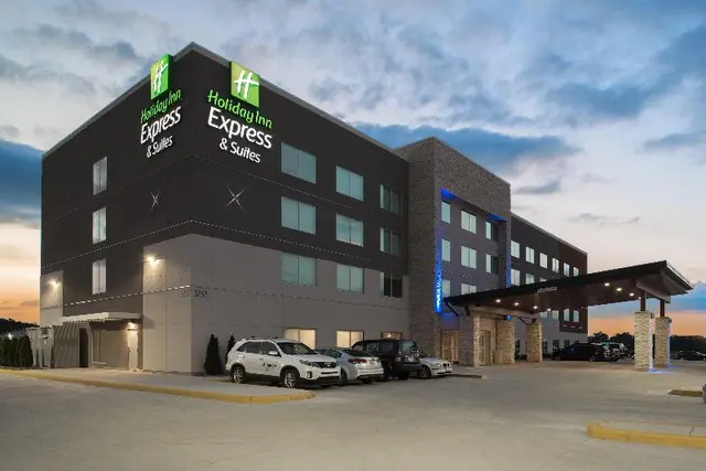 Holiday Inn Express & Suites Kingdom City By IHG