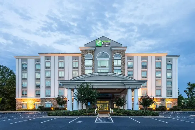 Holiday Inn Express and Suites Columbus At Northla