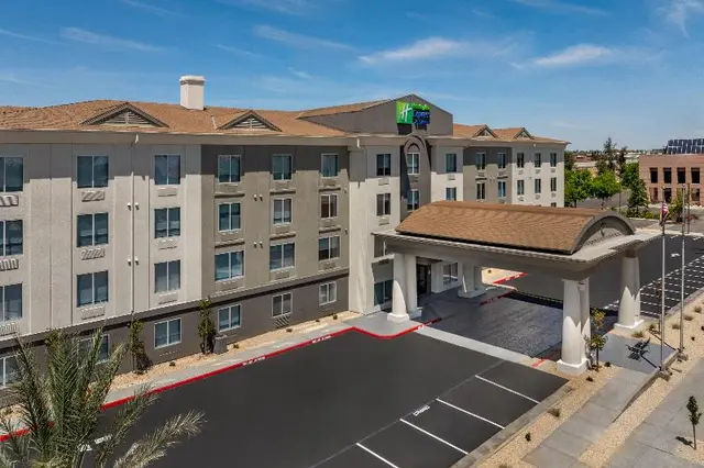 Holiday Inn Express Hotel & Suites River Park