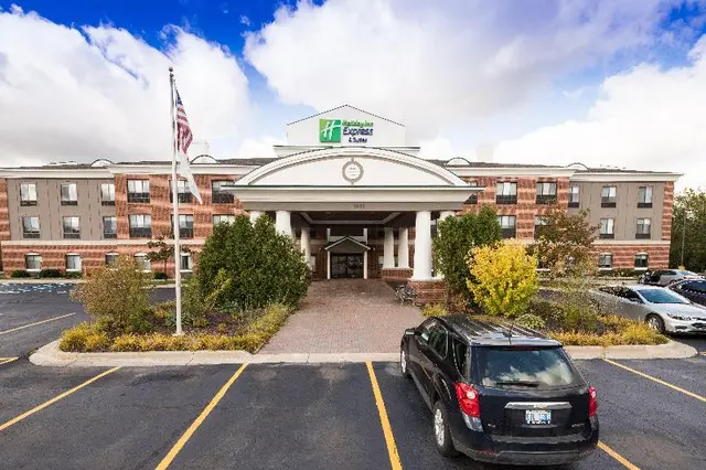 Holiday Inn Express & Suites Grand Blanc By IHG