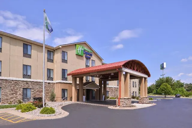 Holiday Inn Express and Suites Topeka West I 70 Wa