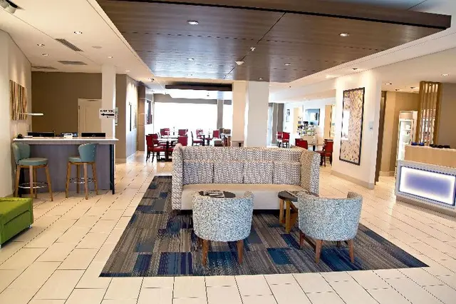 Holiday Inn Express & Suites Great Bend