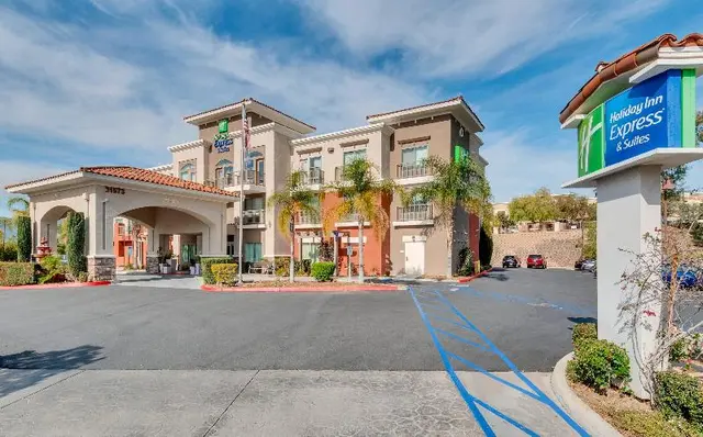 Holiday Inn Express & Suites Lake Elsinore By IHG