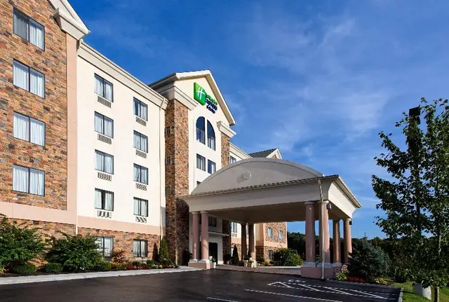 Holiday Inn Express Suites KingsportMeadowview I26