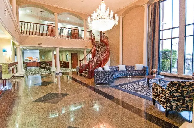 Holiday Inn Express & Suites Lake Charles By IHG