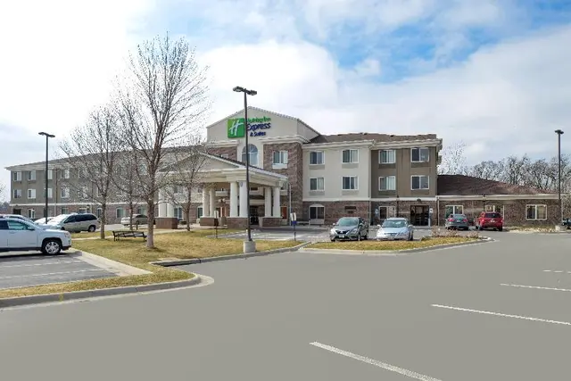 Holiday Inn Express and Suites Omaha West