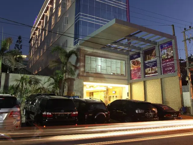 W Three Premier Hotel Lagaligo