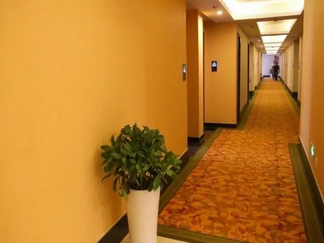GreenTree Zhenjiang DingMaoQiao Road WoDe Square