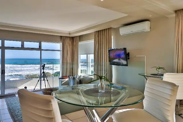 Hermanus Beachfront Lodge