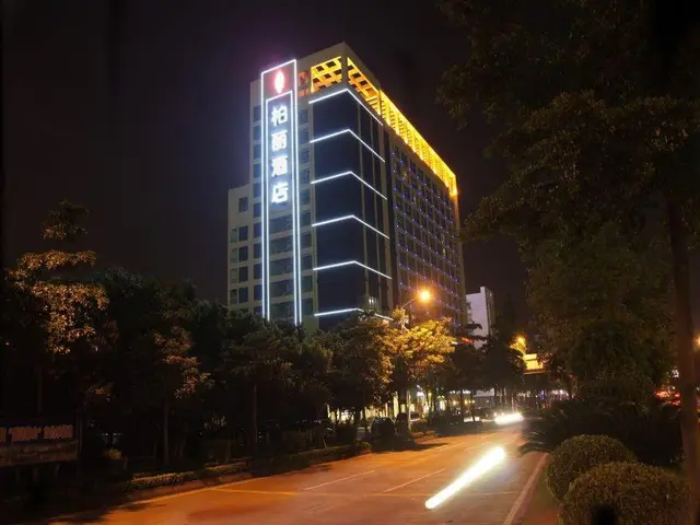 Park Lane Hotel
