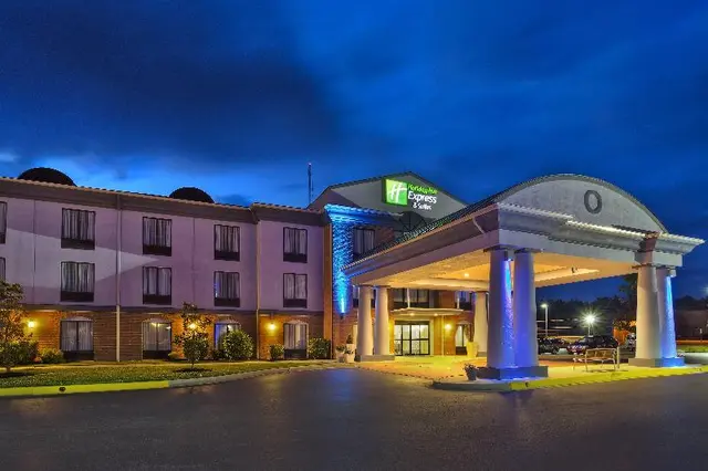 Holiday Inn Express Suites Harrington Dover Area