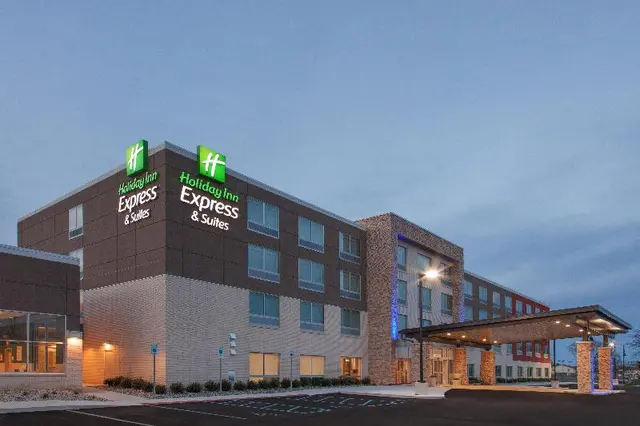 Holiday Inn Express Suites Sterling Heights Detroi