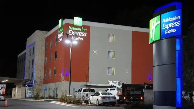 Holiday Inn Express PinevilleAlexandria Area