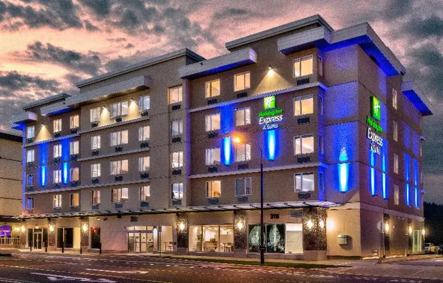 Holiday Inn Express & Suites Victoria Colwood