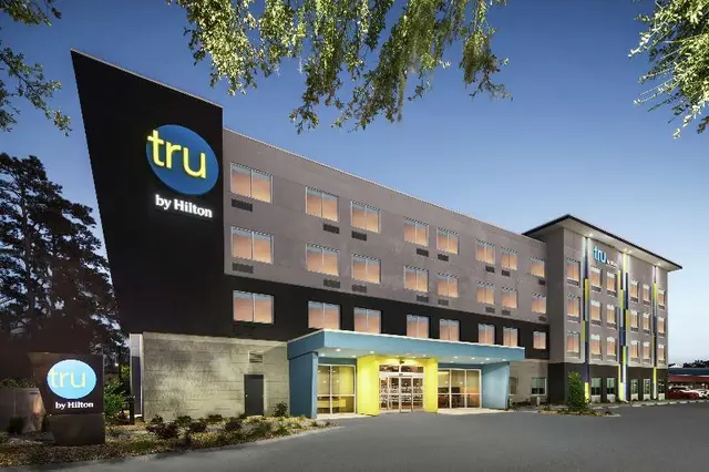 Tru by Hilton Savannah Midtown