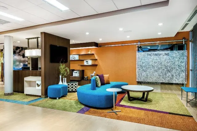Fairfield Inn & Suites By Marriott Van Canton Area