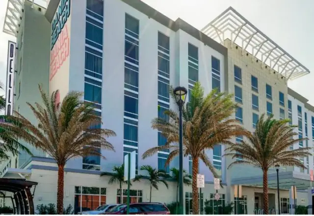 Hotel Dello Fort Lauderdale Airport