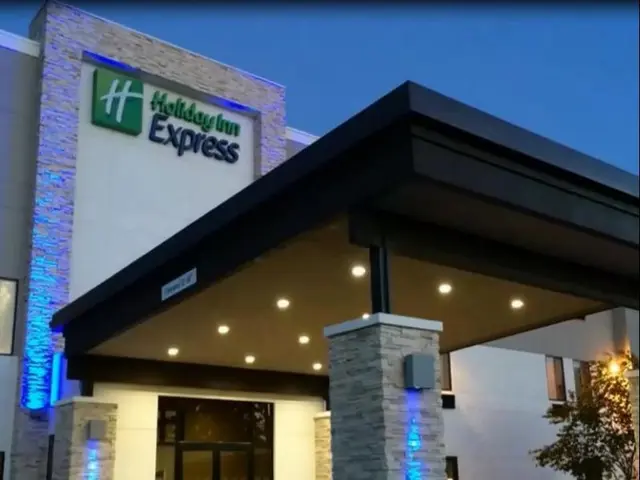 Holiday Inn Express and Suites Tulsa NE - Claremor