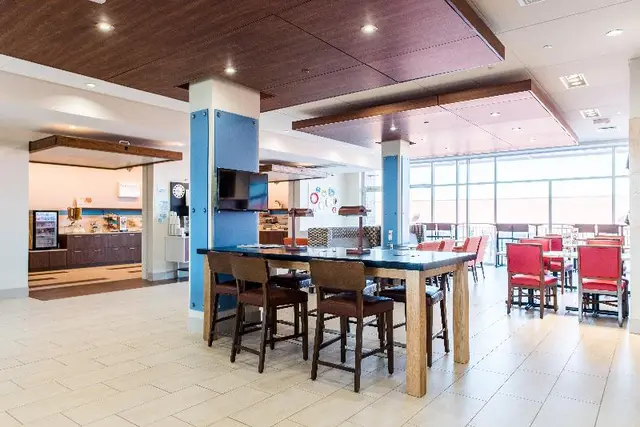 Holiday Inn Express & Suites Madison By IHG