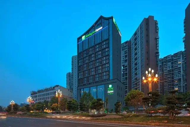 Holiday Inn Express Leshan City Square