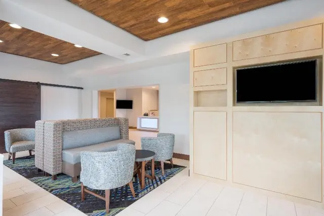 Holiday Inn Express & Suites Frankfort By IHG