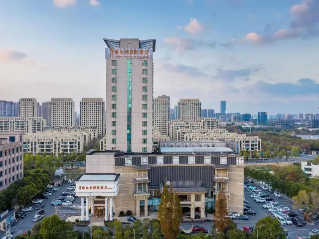 Vienna International Hongqiao Hub Malu