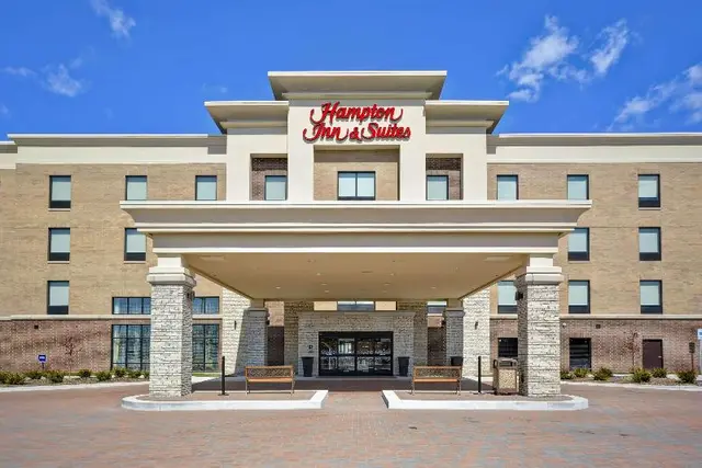 Hampton Inn & Suites Detroit Warren